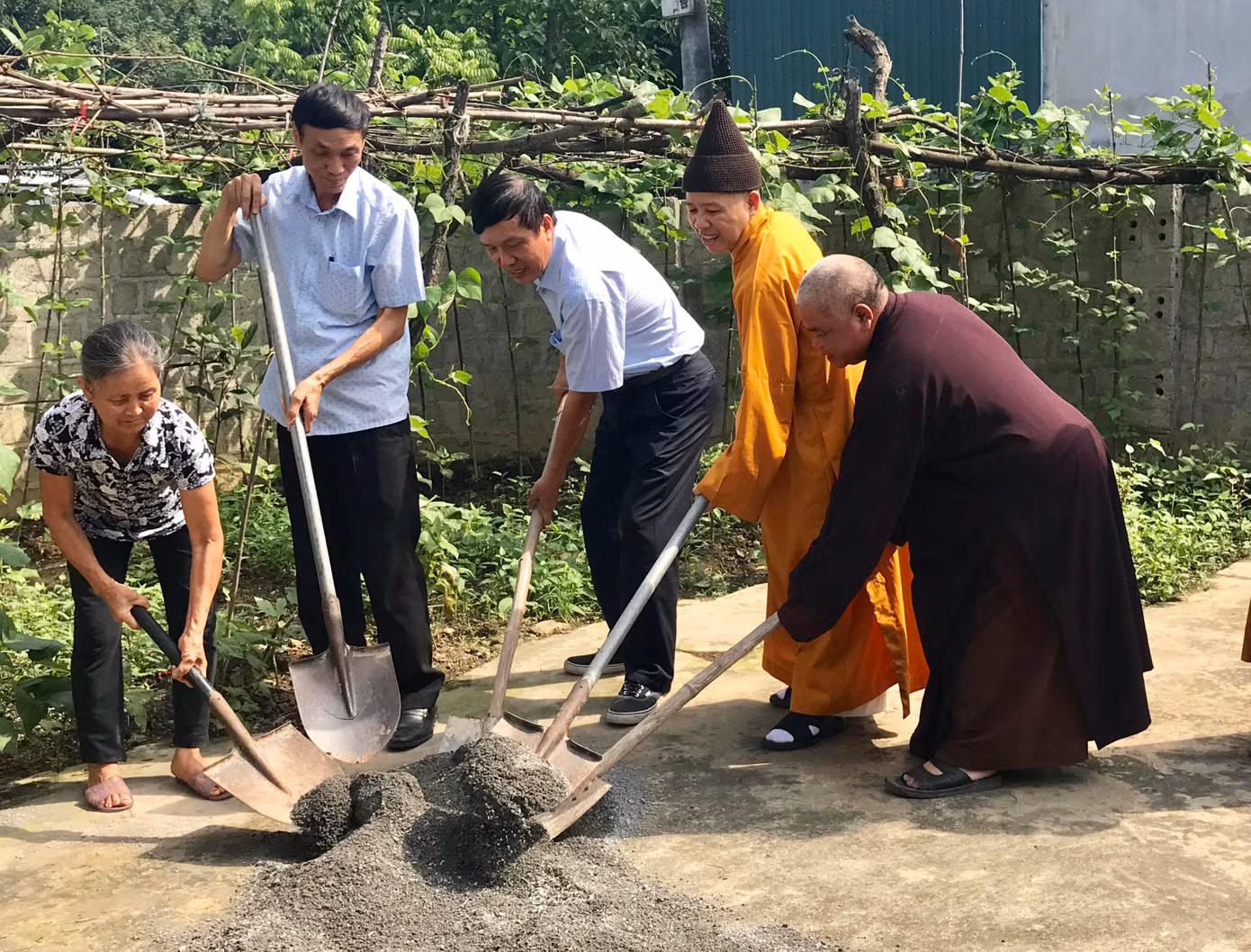 Trao 180 suất quà, bốn nhà đại đoàn kết trước thềm Vesak 2019 ảnh 2