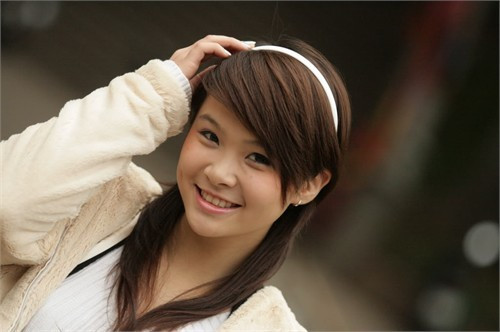 VĐV có biệt danh “My Kun” từng vô địch SEA Games 24, HCV giải trẻ châu Á (2003, 2005), HCV giải trẻ thế giới (2006), HCĐ SEA Games 23... Tài năng, mạnh mẽ trên sàn đấu, Trà My còn thu hút sự chú ý của mọi người bằng khuôn mặt khả ái cũng như đôi mắt biết nói 