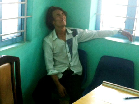 A Dốp tại trụ sở công an