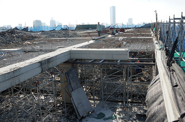 “Cận cảnh” máy cắt dây kim cương xẻ dầm, cột nhà 8B Lê Trực ảnh 6