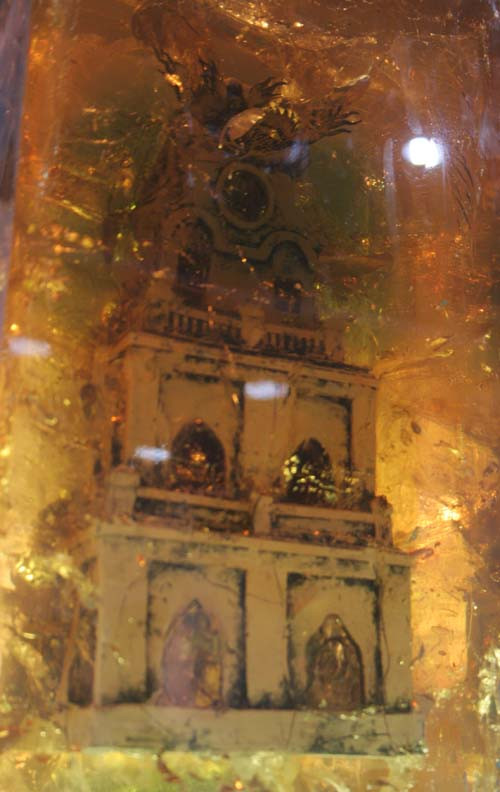 Cùng với cổng làng, triển lãm còn trừng bày cả những góc riêng của phố Hà Nội: phố Hàng Vôi, Hàng Ngang...; tháp Rùa...