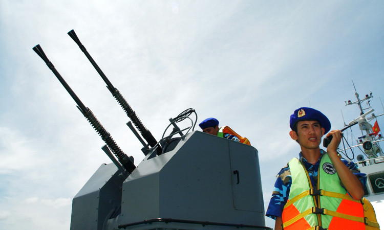 Huấn luyện tác nghiệp trên tàu CSB giữa Trường Sa