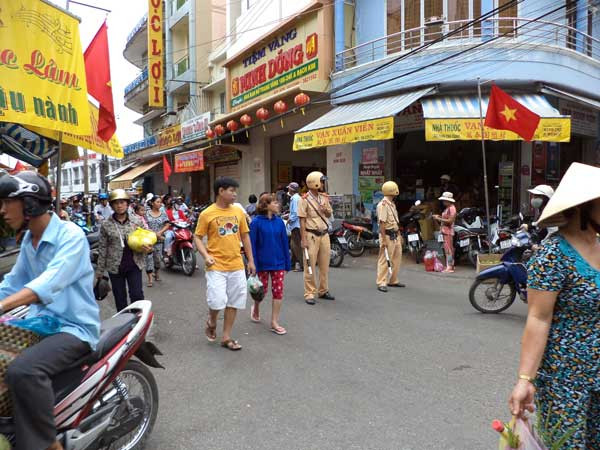 Dù có CSGT điều tiết nhưng vẫn kẹt xe