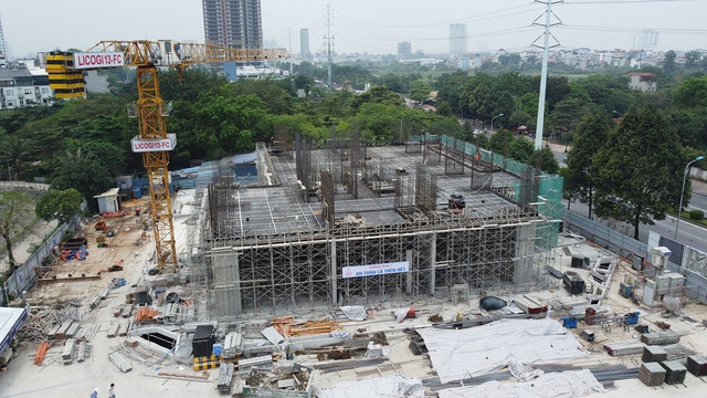 HoREA lo ngại người mua, thuê mua nhà ở xã hội sẽ không chọn vay gói 120.000 tỷ đồng do lãi suất lên đến 8,2%/năm là quá cao, không phù hợp với sức chịu đựng của người có thu nhập thấp. HoREA lo ngại người mua, thuê mua nhà ở xã hội sẽ không chọn vay gói 120.000 tỷ đồng do lãi suất lên đến 8,2%/năm là quá cao, không phù hợp với sức chịu đựng của người có thu nhập thấp.