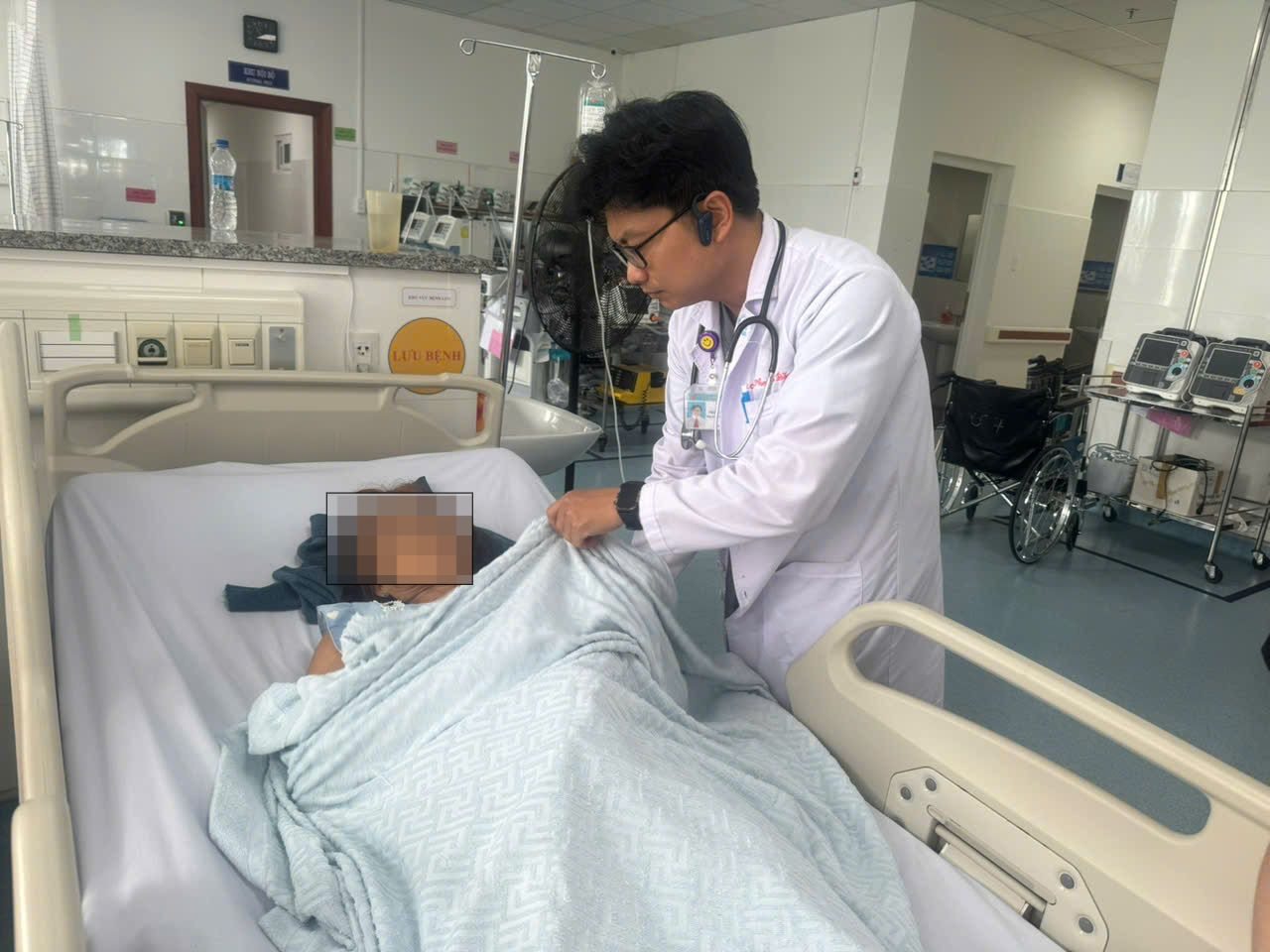 Bệnh nhân bị ngộ độc thực phẩm nghi do ăn bánh mì đang điều trị. Ảnh: Báo Bà Rịa - Vũng Tàu. Bệnh nhân bị ngộ độc thực phẩm nghi do ăn bánh mì đang điều trị. Ảnh: Báo Bà Rịa - Vũng Tàu.