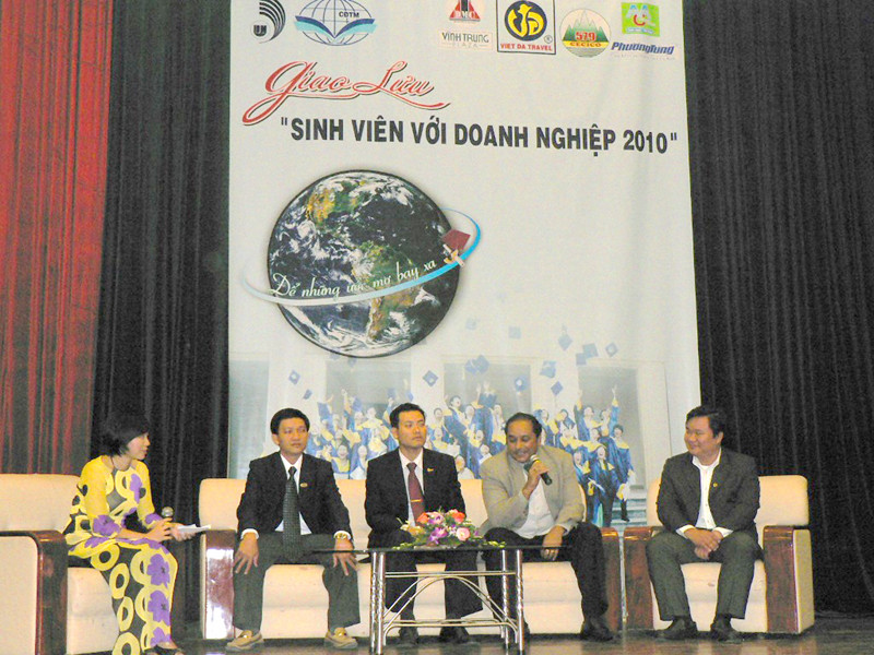 Một buổi giao lưu nghề nghiệp, việc làm tại Đà Nẵng. Ảnh: Nguyễn Huy