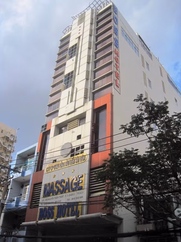 Khách sạn Boss của công ty cung ứng tàu biển Sài Gòn - tụ điểm mại dâm cao cấp mới bị công an triệt phá. Khách sạn Boss của công ty cung ứng tàu biển Sài Gòn - tụ điểm mại dâm cao cấp mới bị công an triệt phá