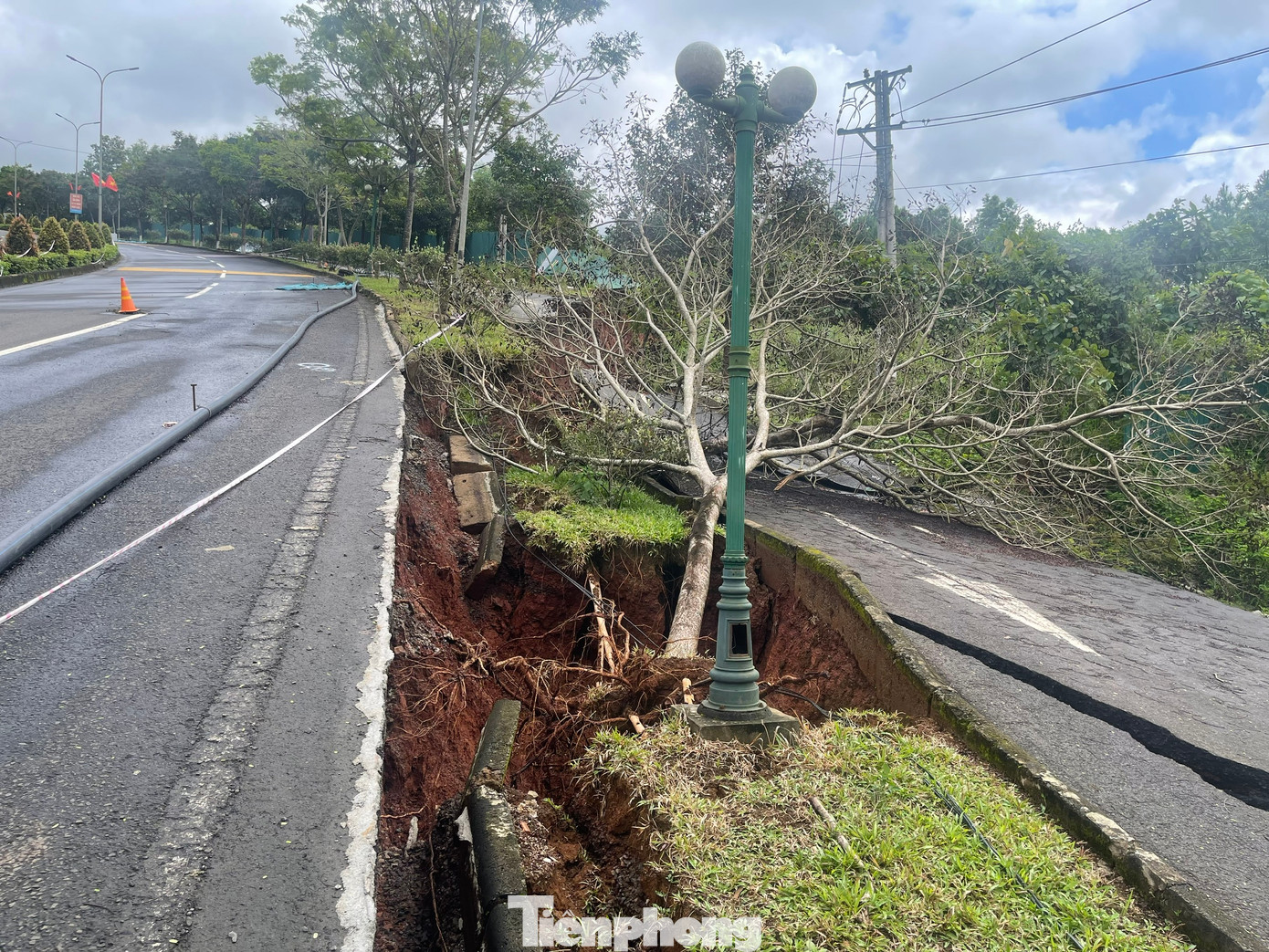 Sạt trượt trên Đường Hồ Chí Minh đoạn qua TP Gia Nghĩa