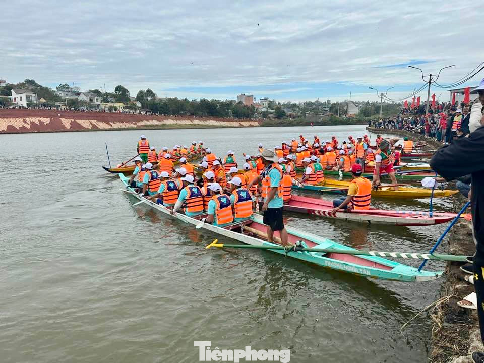 Ngày 29/1, tại Khu đảo nổi hồ Trung tâm, UBND TP. Gia Nghĩa tổ chức Hội đua thuyền lần thứ III, năm 2023, chào mừng kỷ niệm 93 năm Ngày thành lập Đảng Cộng sản Việt Nam (3/2) và tạo không khí phấn khởi, vui tươi những ngày đầu xuân Quý Mão.