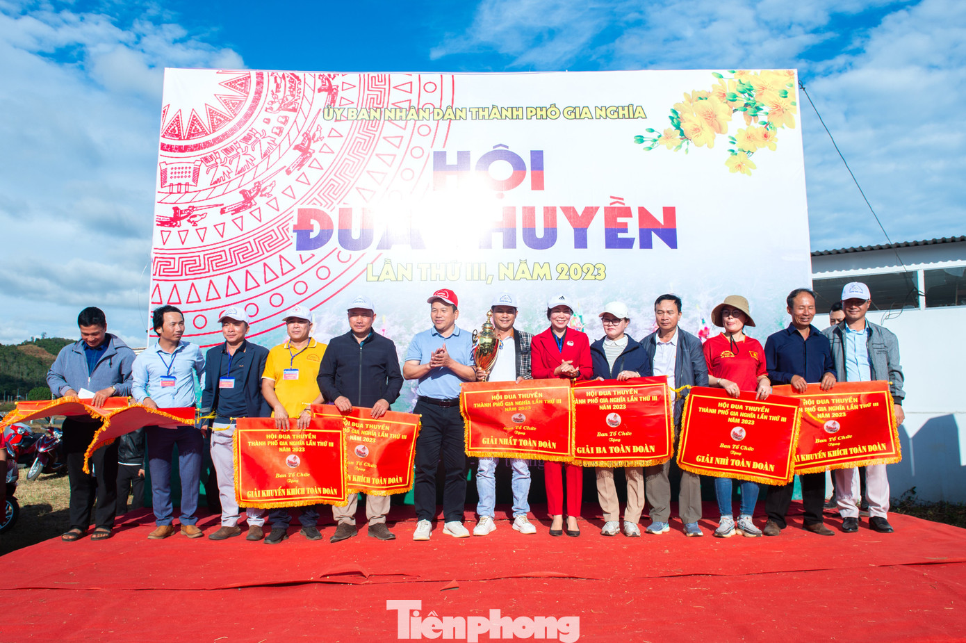 Sau chặng đường dài, 8 đội thi đã cán đích với thành tích như sau: Giải Nhất thuộc về phường Nghĩa Trung; Giải Nhì thuộc về xã Đắk Nia; Phường Nghĩa Thành và Nghĩa Đức giành giải Ba. Ngoài ra, ban tổ chức còn trao 4 giải Khuyến khích toàn đoàn cho các đội đua các phường: Nghĩa Tân, Nghĩa Phú, Quảng Thành, xã Đắk R'moan.