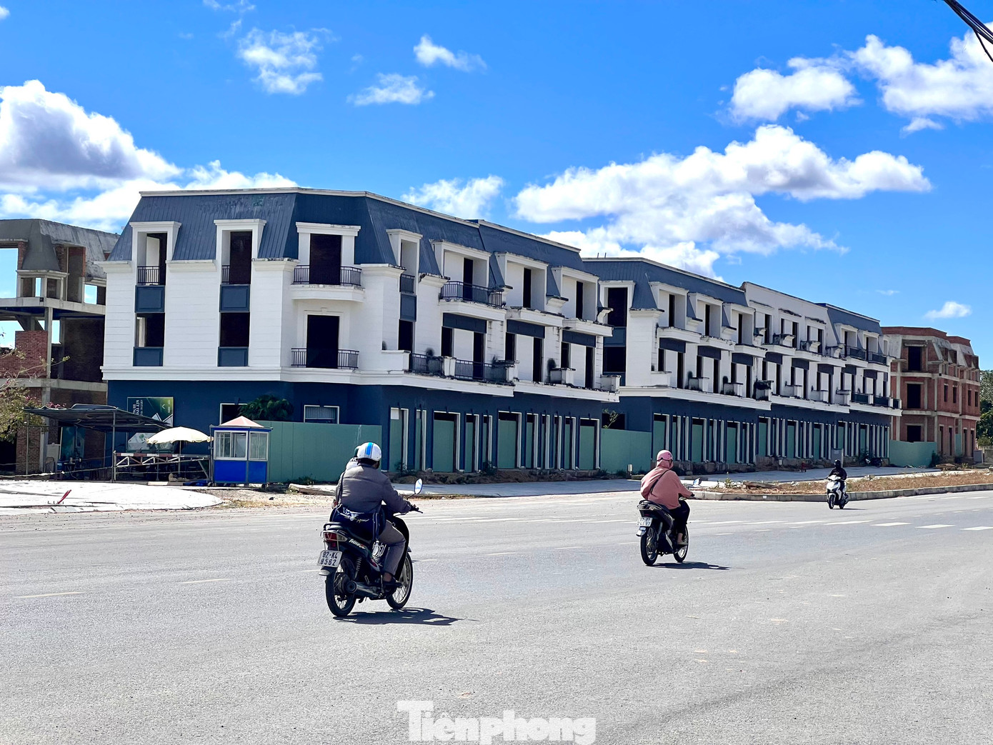 Đến năm 2022, Thanh tra Chính phủ (TTCP) có kết luận chỉ ra nhiều sai phạm, tồn tại của dự án FLC legacy. Theo TTCP, dự án này được tỉnh Kon Tum giao cho tập đoàn FLC có diện tích gần 18ha. Tuy nhiên, UBND tỉnh giao Trung tâm phát triển quỹ đất thực hiện việc bán tài sản trên đất, chuyển nhượng quyền sử dụng đất theo hình thức đấu giá là sai, vi phạm.