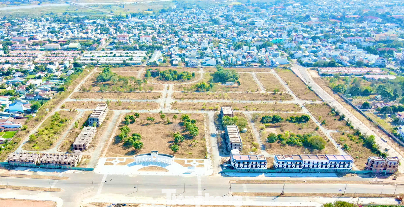 Sau 3 năm khởi công, dự án này mới chỉ xây dựng được hàng chục căn biệt thự.