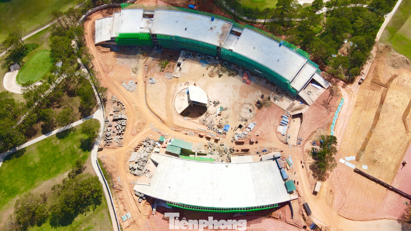 Nhìn từ trên cao dự án xây dựng trong Đồi Cù Đà Lạt.