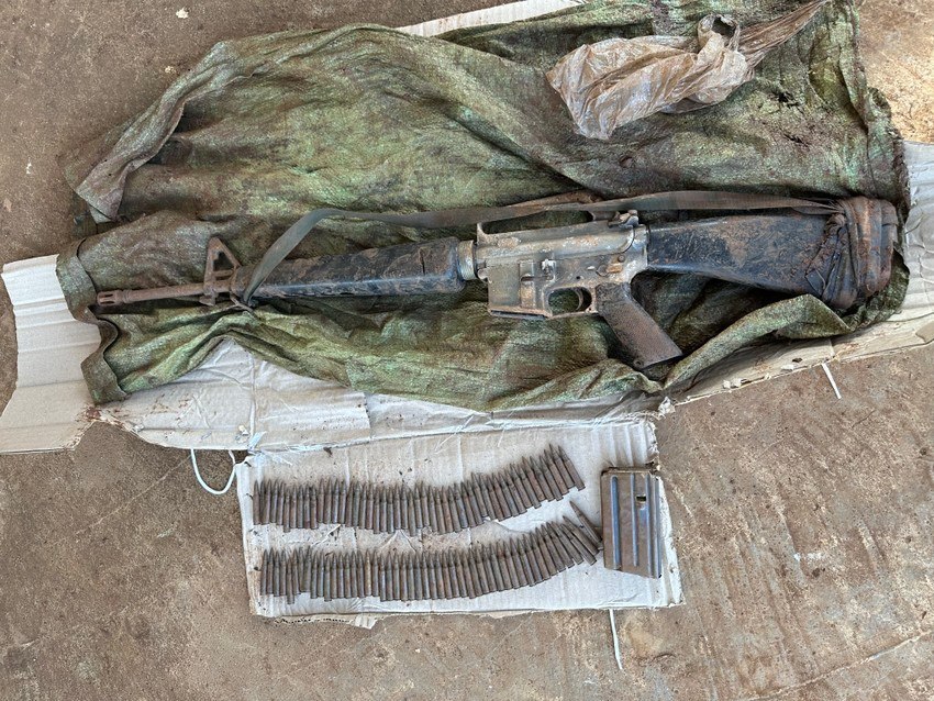 Lượng lượng Công an thu giữ khẩu súng AR15 và 115 viên đạn Lượng lượng Công an thu giữ khẩu súng AR15 và 115 viên đạn