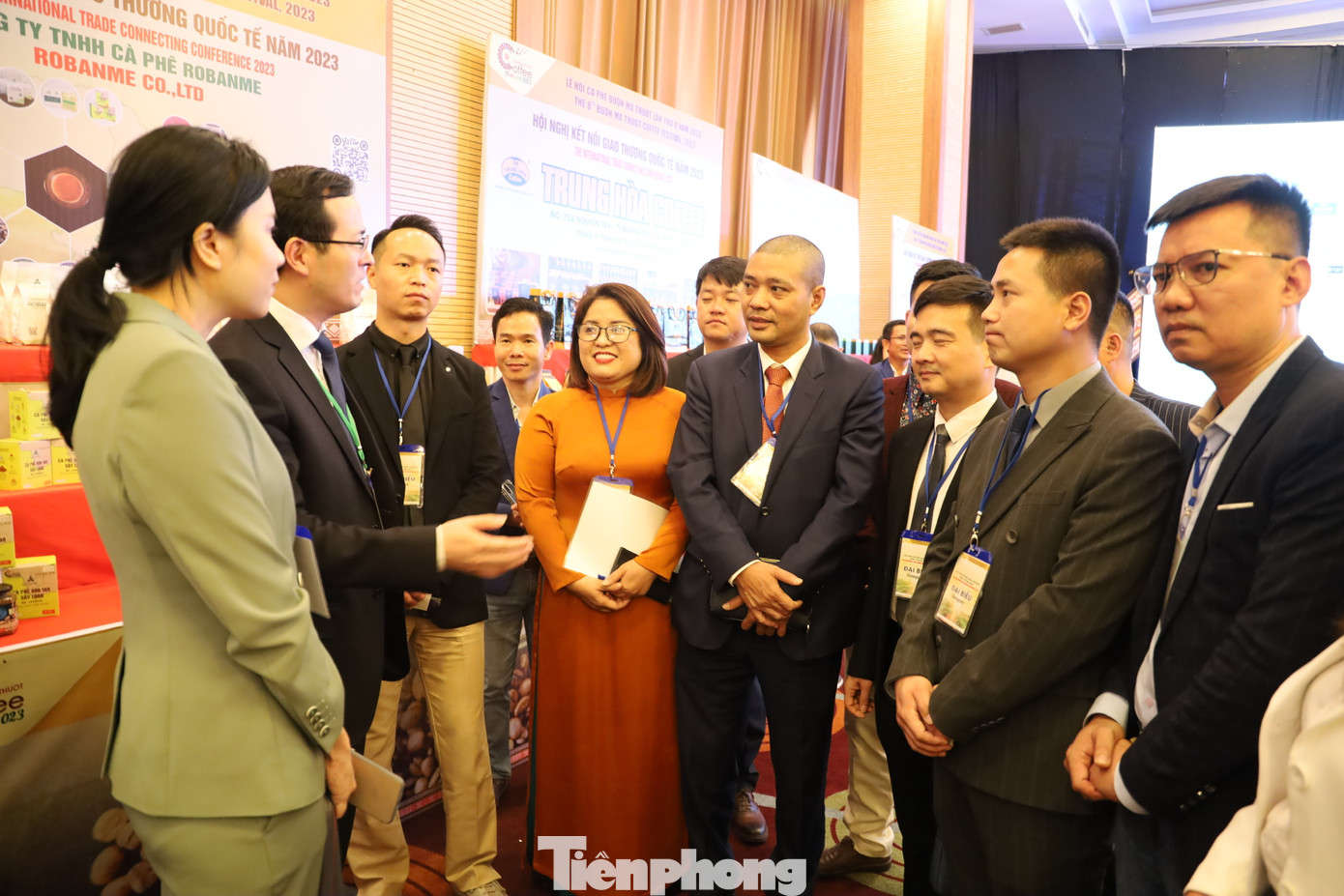 Các doanh nghiệp cà phê trao đổi hợp tác tại hội nghị.