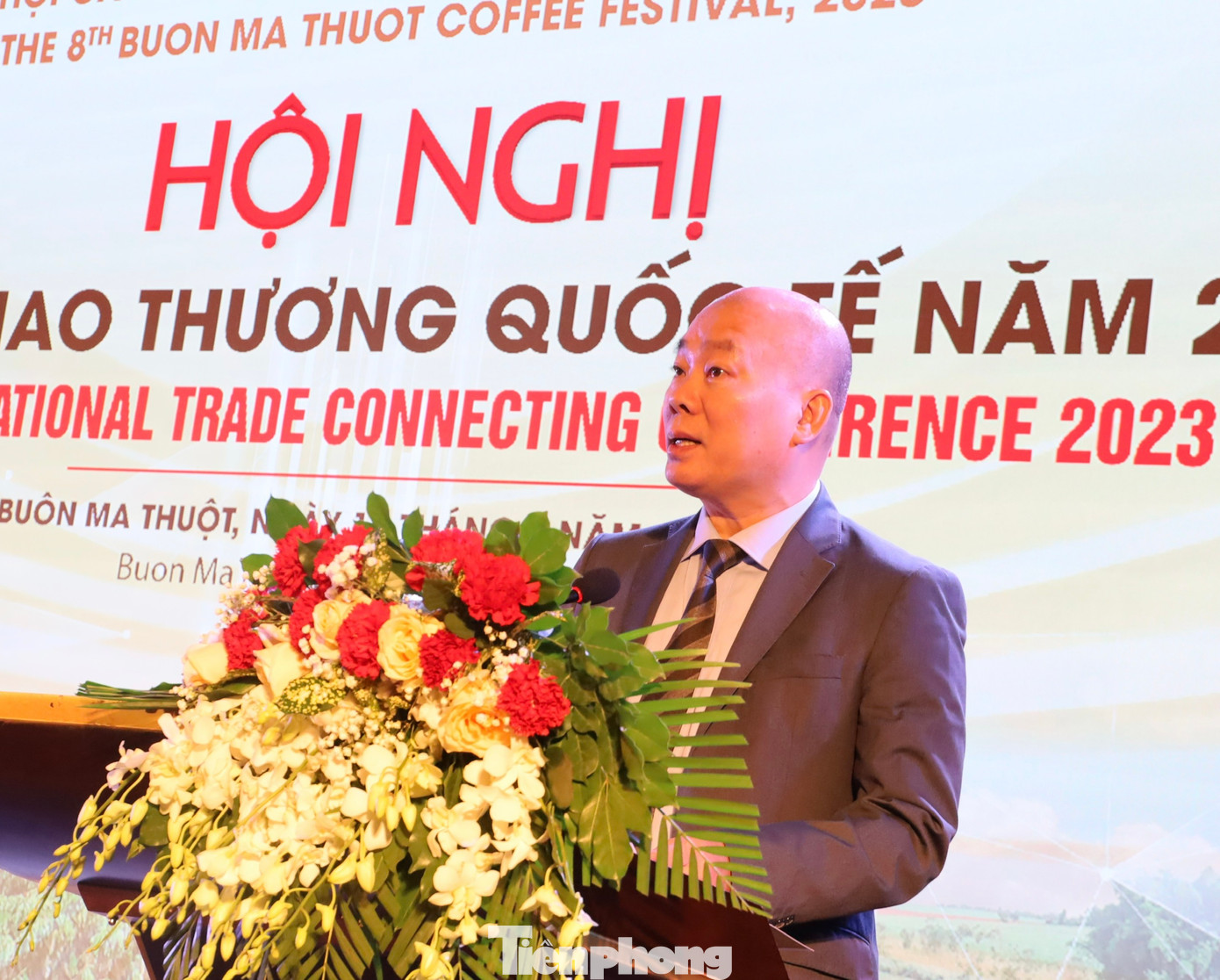 Ông Vũ Bá Phú, Cục trưởng Cục Xúc tiến thương mại, Bộ Công Thương phát biểu tại hội nghị