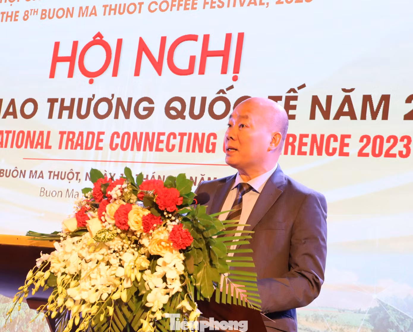 Ông Vũ Bá Phú, Cục trưởng Cục Xúc tiến thương mại, Bộ Công Thương phát biểu tại hội nghị Ông Vũ Bá Phú, Cục trưởng Cục Xúc tiến thương mại, Bộ Công Thương phát biểu tại hội nghị