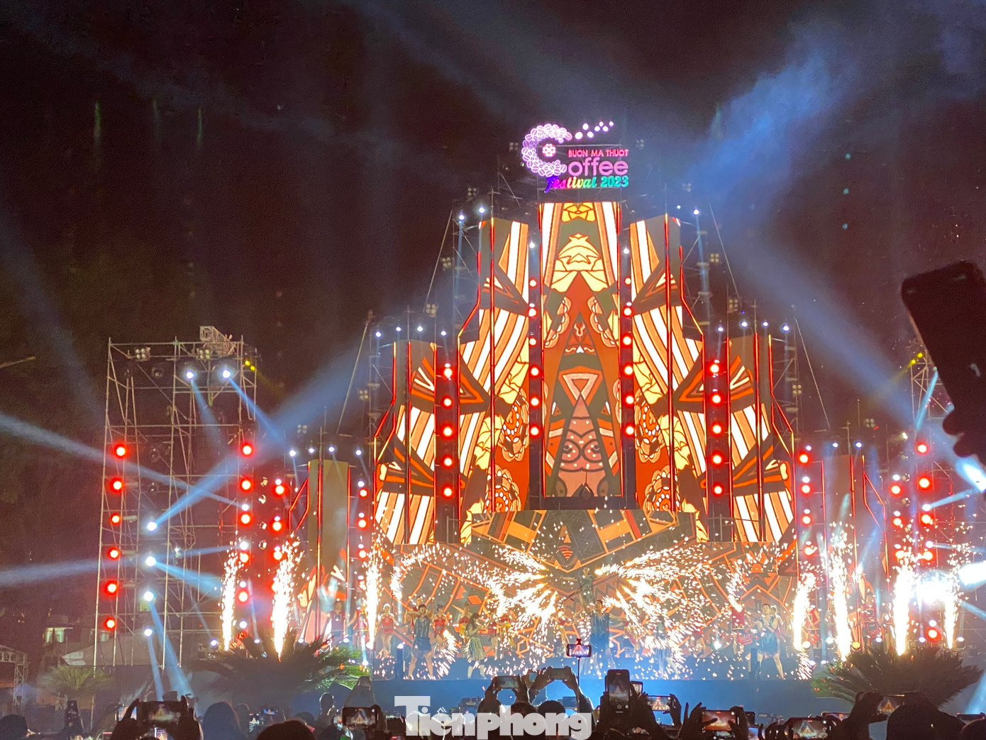 Người dân ấn tượng tiết mục "Toả sáng cà phê Buôn Ma Thuột".