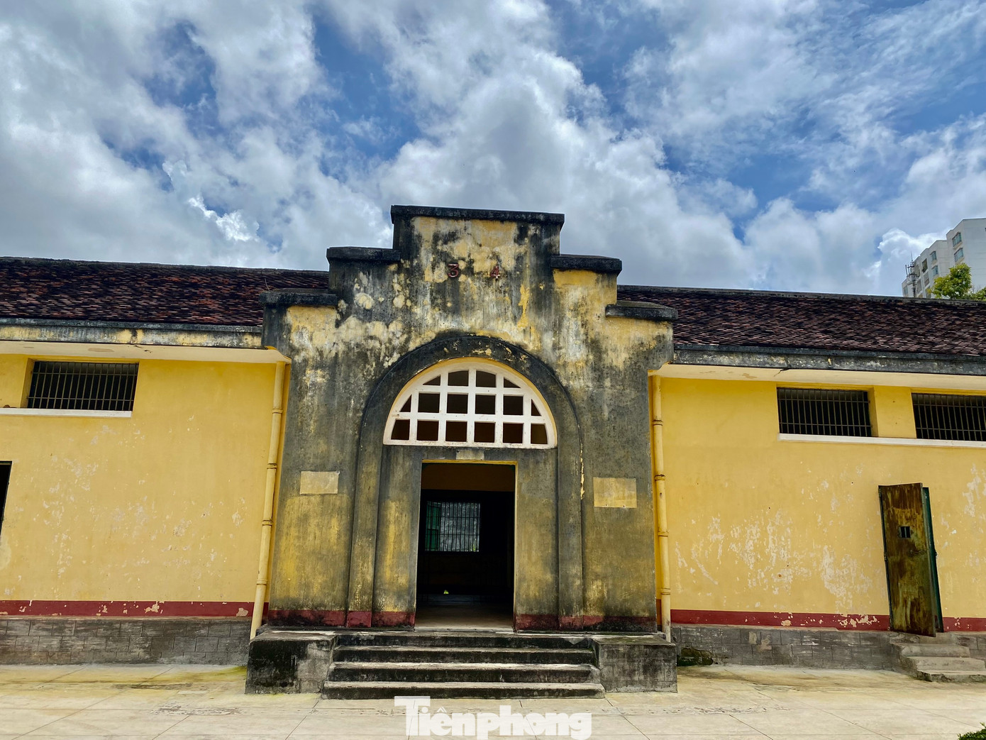 Từ năm 1954-1975, đế quốc Mỹ đã sử dụng lại Nhà đày Buôn Ma Thuột và xây dựng một bức tường ngăn đôi nhà đày, một bên là trung tâm cải huấn, một bên là kho quân nhu. Đồng thời, mở hai cổng mới ở phía Tây của nhà đày, xây thêm nhà Quốc thái dân an, nhà nguyện, phòng biệt giam, nhà lao nữ…