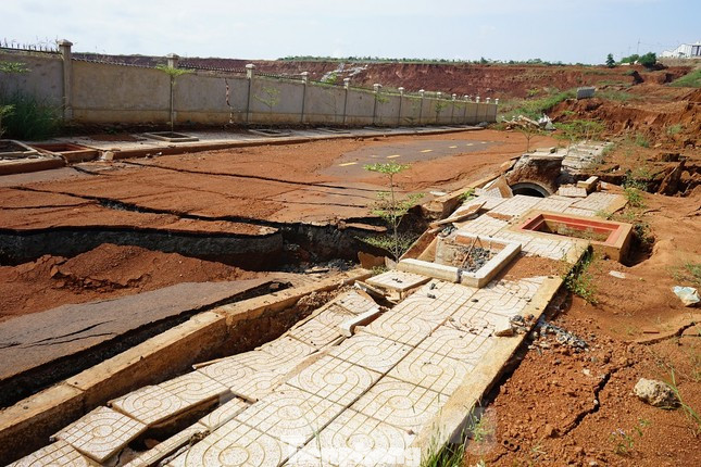 Sụt lún và hư hỏng nghiêm trọng tại dự án KCN Nhân Cơ Sụt lún và hư hỏng nghiêm trọng tại dự án KCN Nhân Cơ
