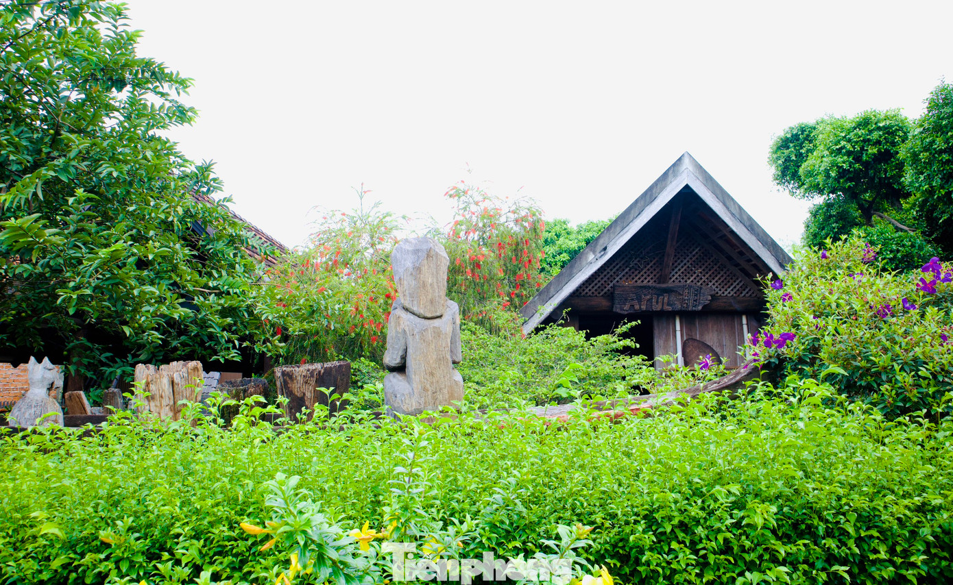 Theo nhiều du khách, buôn Akõ Dhong rất yên bình, không khí trong lành