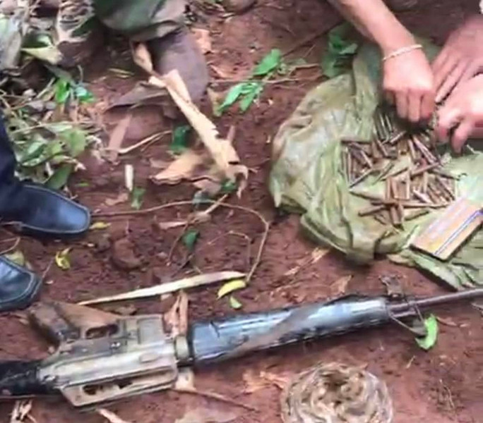 Công an thu giữ 1 khẩu súng và nhiều viên đạn Công an thu giữ 1 khẩu súng và nhiều viên đạn