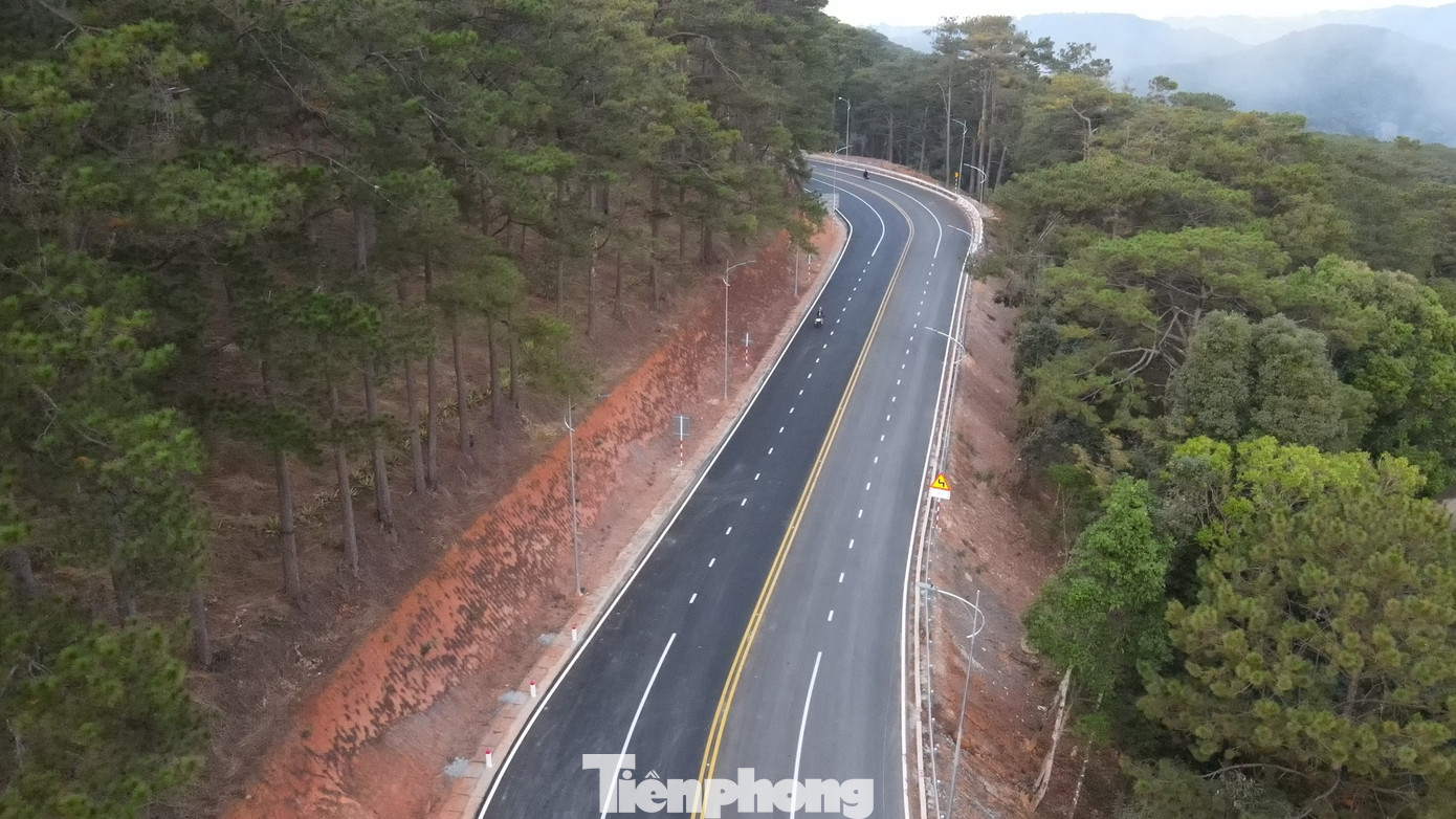 Sau 11 tháng thi công, UBND tỉnh Lâm Đồng có văn bản đồng ý gia hạn thời gian hoàn thành dự án mở rộng tuyến đường đèo Prenn tới tháng 6/2024. Bên cạnh đó, tuyến đường đèo Prenn được thông xe theo kế hoạch trước Tết Nguyên đán 2024. Sau 11 tháng thi công, UBND tỉnh Lâm Đồng có văn bản đồng ý gia hạn thời gian hoàn thành dự án mở rộng tuyến đường đèo Prenn tới tháng 6/2024. Bên cạnh đó, tuyến đường đèo Prenn được thông xe theo kế hoạch trước Tết Nguyên đán 2024.