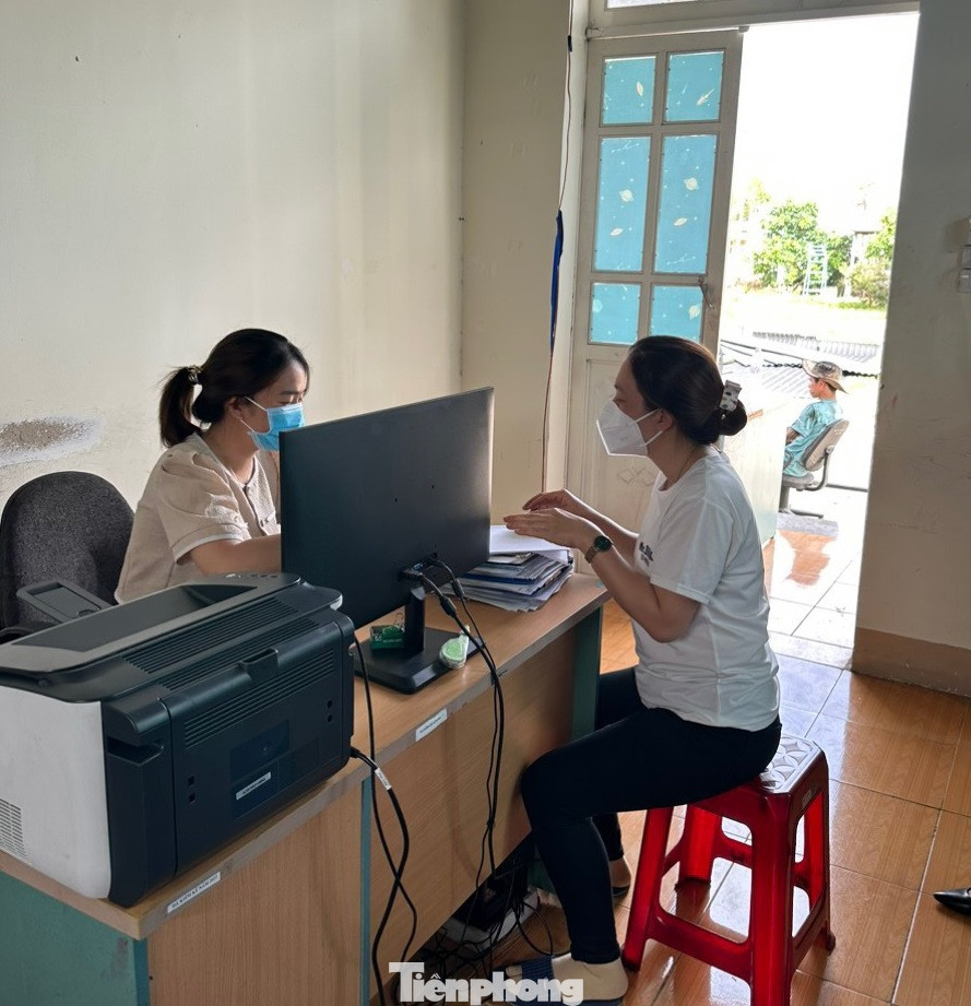 Ông Nguyễn Kim May, Chủ tịch UBND xã Ea Ktur cho biết, sau khi nghe thông báo trên loa phát thanh của xã, người dân đã quay trở lại với cuộc sống thường nhật. “UBND xã bắt đầu hoạt động trở lại từ sáng 13/6, phục vụ nhu cầu giao dịch của người dân. Tôi và một đồng chí Phó Chủ tịch UBND xã thay nhau trực để tiếp dân", ông May cho biết thêm.