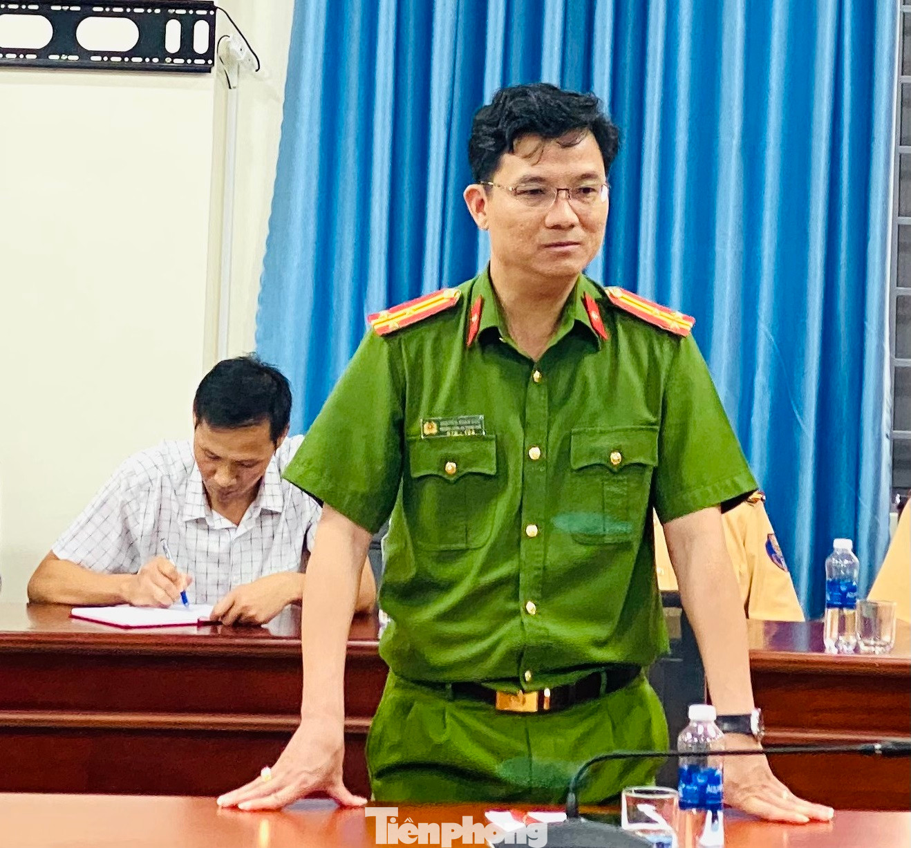 Thượng tá Nguyễn Xuân Đức, Trưởng Công an TP. Gia Nghĩa phát biểu tại cuộc họp