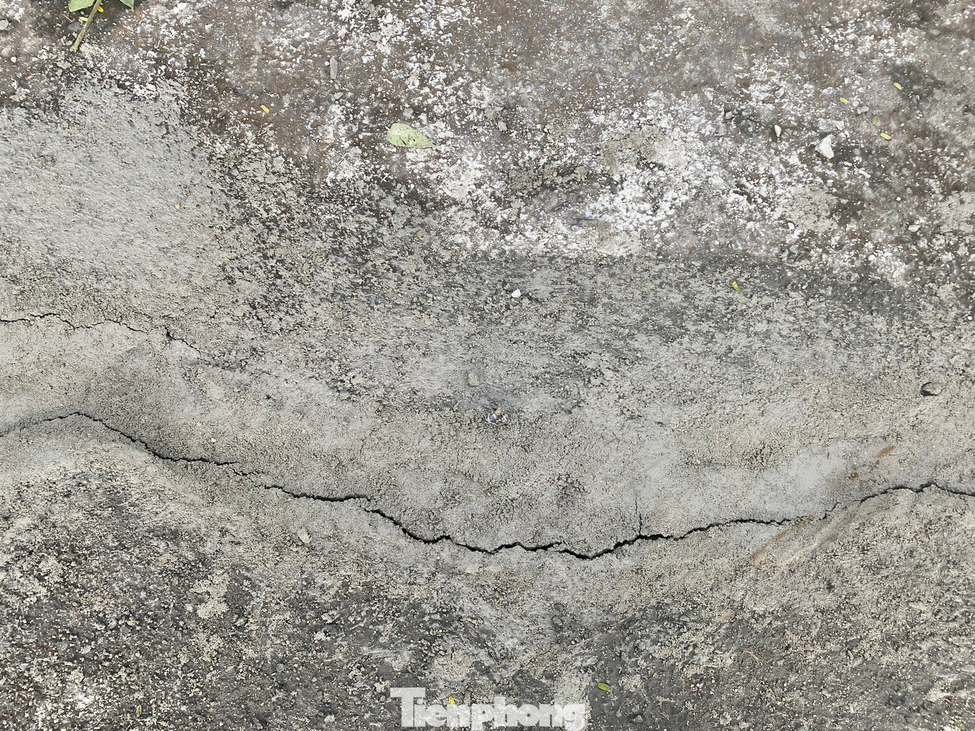 Vết nứt được vá bằng xi măng