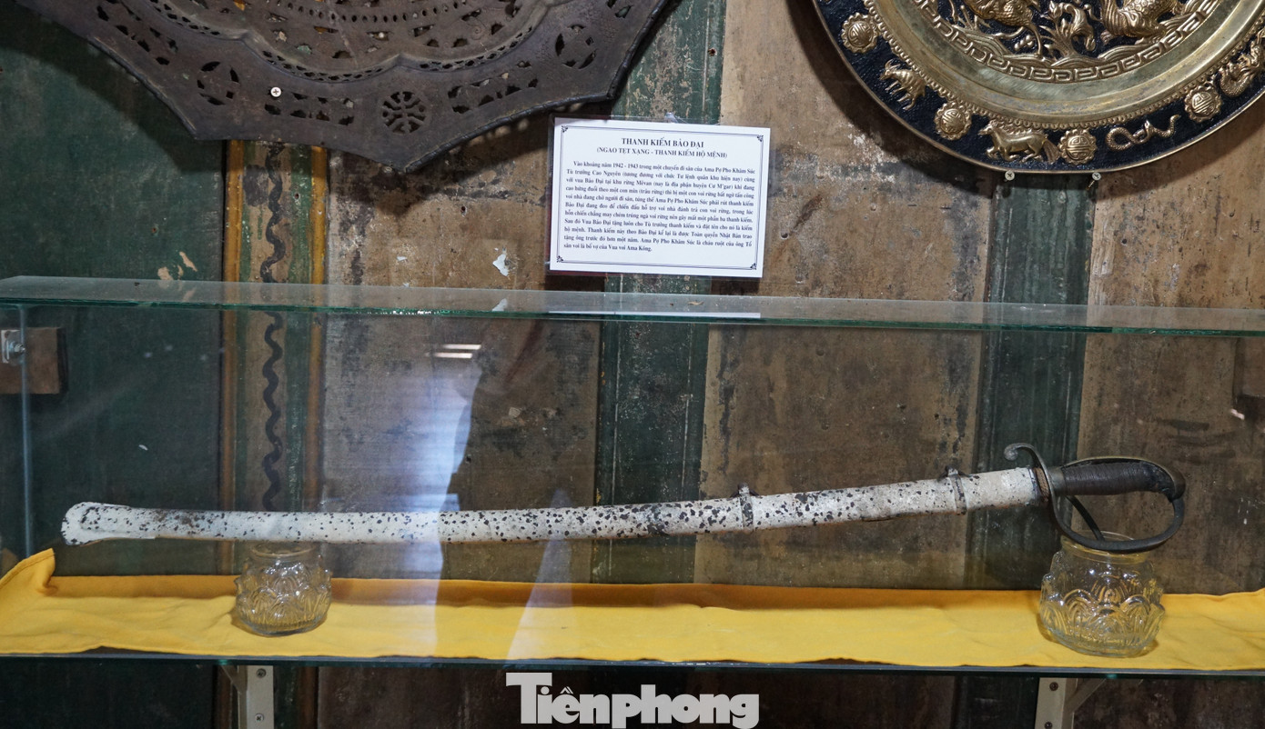 Thanh kiếm vua Bảo Đại tặng Vua voi Ama Pợ Pho Khăm Súc - tù trưởng cao nguyên, cháu ruột và là người kế tục sự nghiệp của vua voi Y Thu Knul.