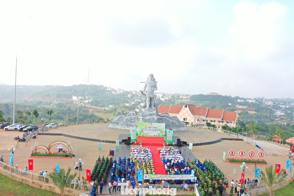 Sáng 19/5, nhân kỷ niệm 133 năm ngày sinh Chủ tịch Hồ Chí Minh, UBND tỉnh Đắk Nông tổ chức Lễ phát động “Tết trồng cây đời đời nhớ ơn Bác Hồ” và trồng cây phân tán năm 2023 tại khuôn viên Tượng đài N’Trang Lơng (TP. Gia Nghĩa). Sáng 19/5, nhân kỷ niệm 133 năm ngày sinh Chủ tịch Hồ Chí Minh, UBND tỉnh Đắk Nông tổ chức Lễ phát động “Tết trồng cây đời đời nhớ ơn Bác Hồ” và trồng cây phân tán năm 2023 tại khuôn viên Tượng đài N’Trang Lơng (TP. Gia Nghĩa).