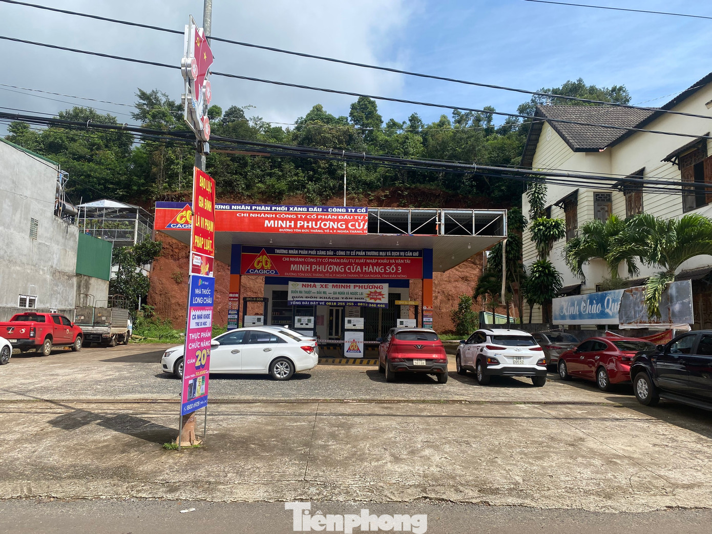 Sau khi xảy ra sự việc trên, UBND phường Nghĩa Thành đã giăng dây cảnh báo người dân không được đến gần cây xăng.