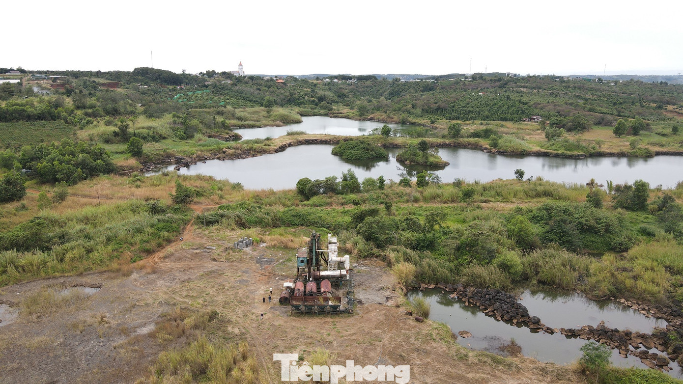 Trạm trộn bê tông nhựa tại khu vực mỏ đá của Cty Cổ phần Đầu tư xây dựng và Phát triển Phúc Vinh Trạm trộn bê tông nhựa tại khu vực mỏ đá của Cty Cổ phần Đầu tư xây dựng và Phát triển Phúc Vinh