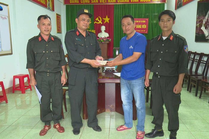 Phòng Cảnh sát Cơ động, Công an tỉnh Đắk Lắk trao trả tài sản cho người bị mất