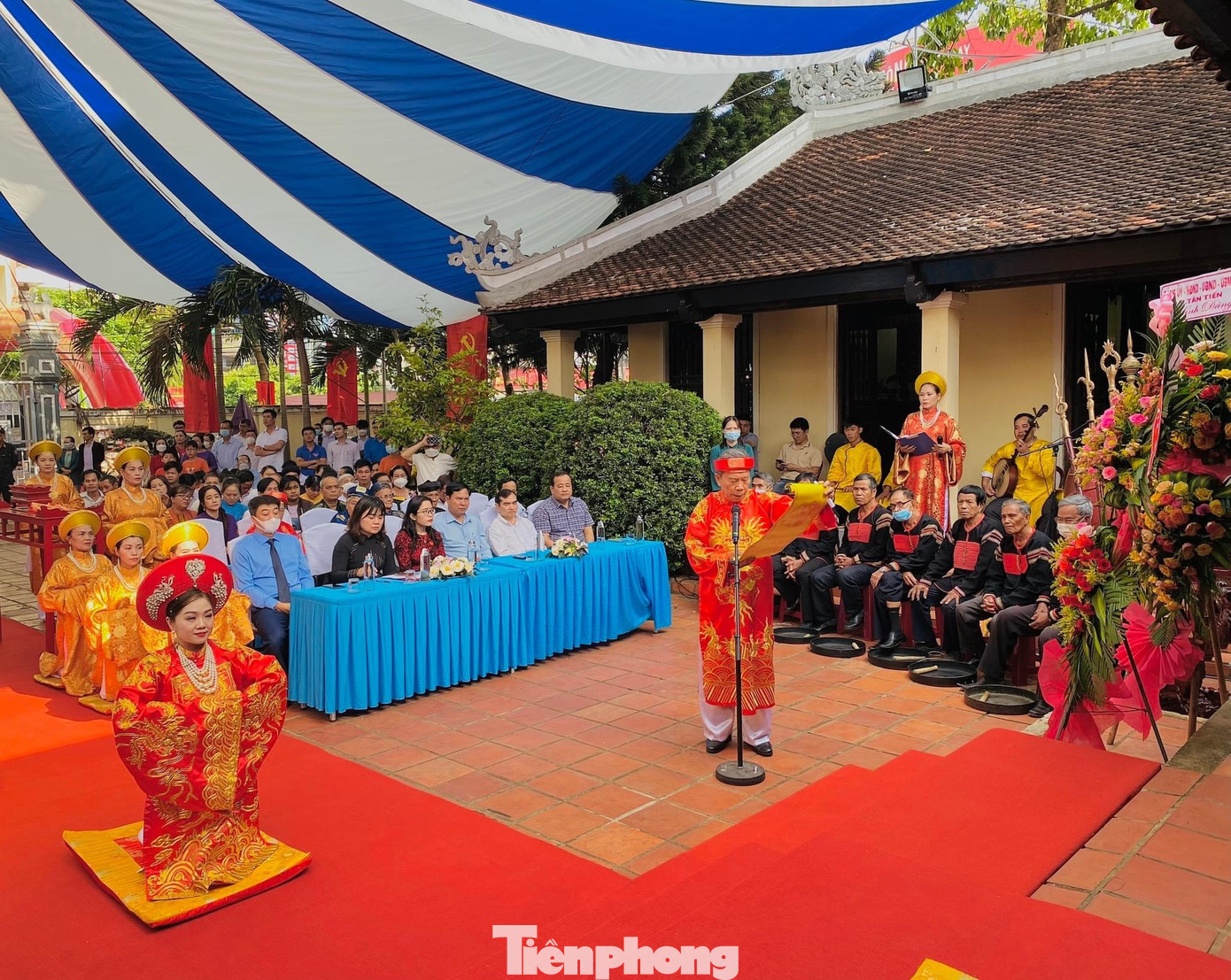 Hàng năm, vào các dịp Xuân Thu nhị kỳ, tại Đình Lạc Giao dân làng đều tổ chức các lễ tế: Lễ Tế Xuân (17/1 âm lịch), Lễ Tế Thu (16/8 âm lịch) với mục đích cầu cho mưa thuận gió hòa, quốc thái dân an, Lễ Giỗ Tổ Hùng Vương (10/3 âm lịch), Lễ tưởng niệm 100 chiến sĩ Nam tiến và đồng bào tử nạn tại Buôn Ma Thuột vào ngày 1/12/1945 (27/10 âm lịch).