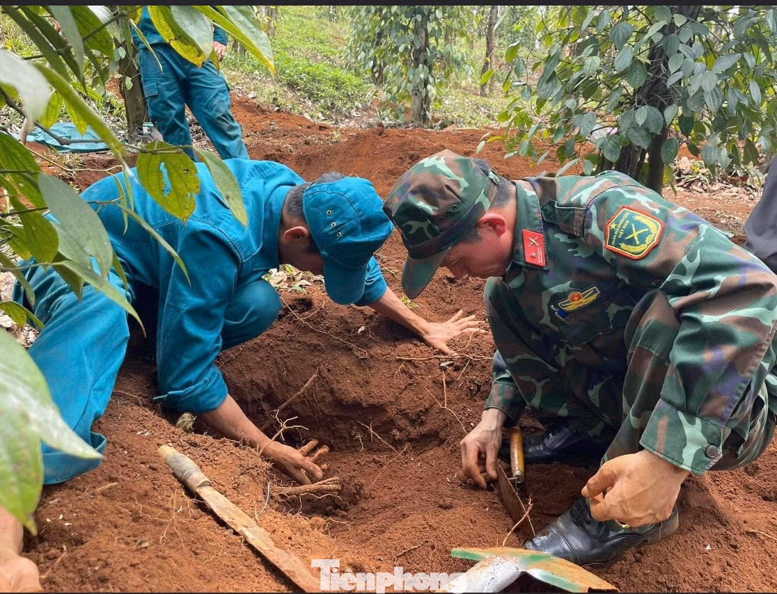 Lực lượng chức năng tìm kiếm hài cốt liệt sĩ Lực lượng chức năng tìm kiếm hài cốt liệt sĩ