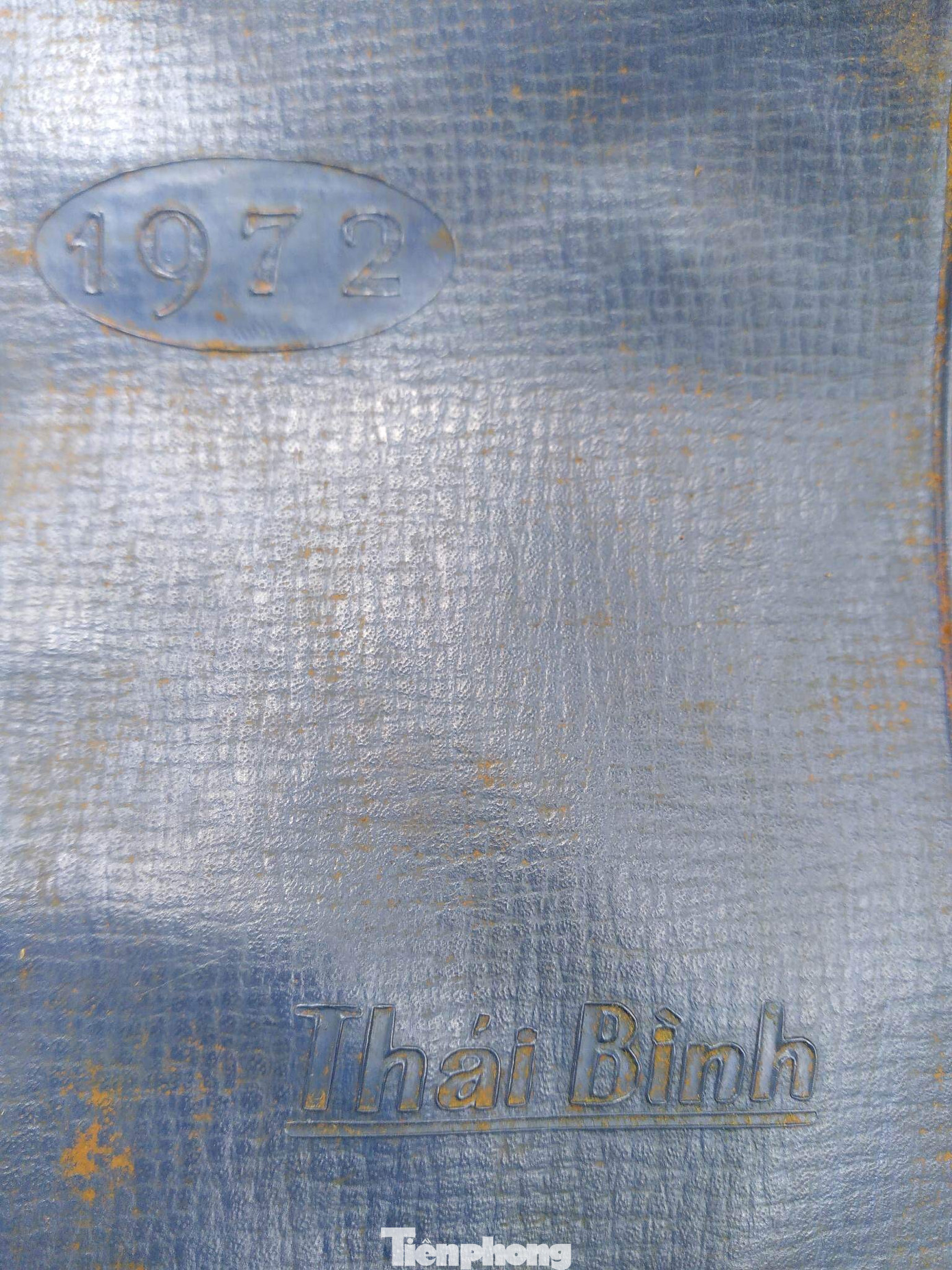 Chiếc ví được tìm thấy trong hài cốt