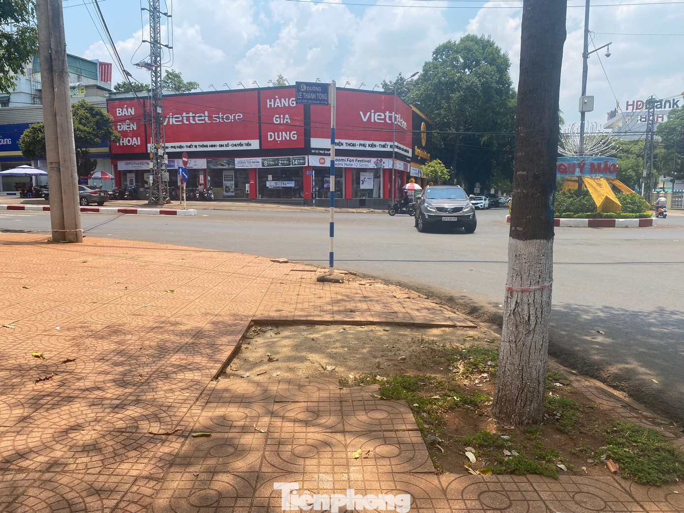 Vỉa hè nhiều nơi ở thủ phủ cà phê bị xuống cấp, hư hỏng ảnh 15