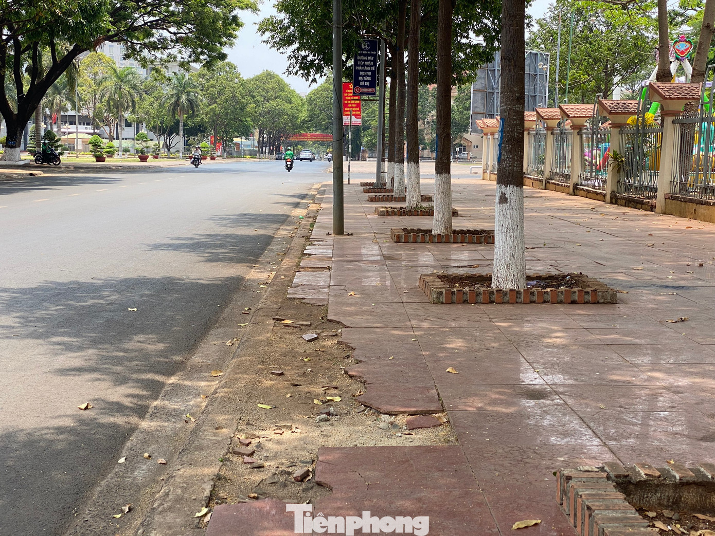 Vỉa hè nhiều nơi ở thủ phủ cà phê bị xuống cấp, hư hỏng ảnh 7