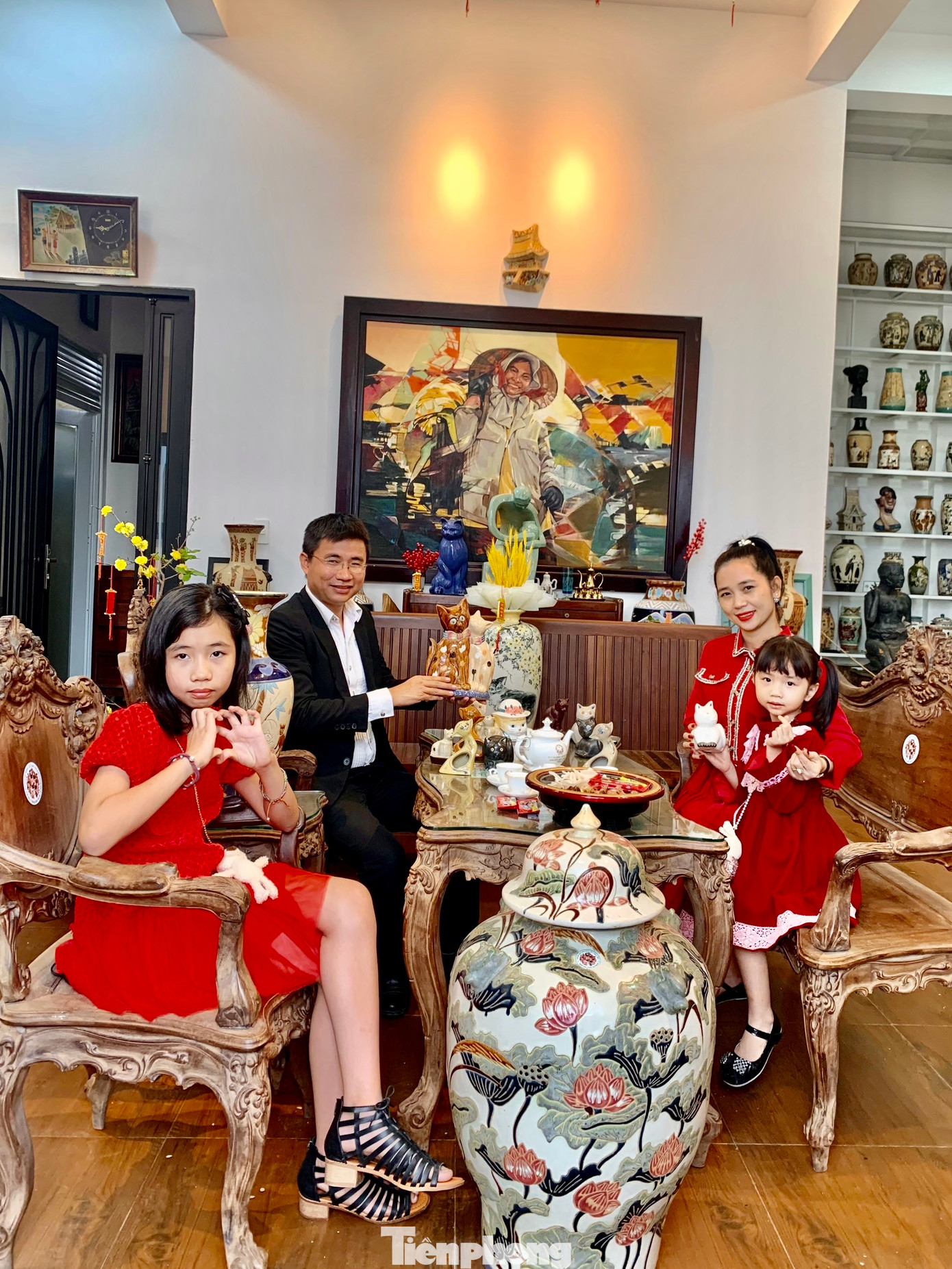 Tết Nguyên đán Quý Mão 2023, gia đình anh Luân rất vui khi nhiều du khách ghé thăm Nhà Cổ Đại Ngàn để tham quan và chụp ảnh với bộ sưu tập linh vật mèo.