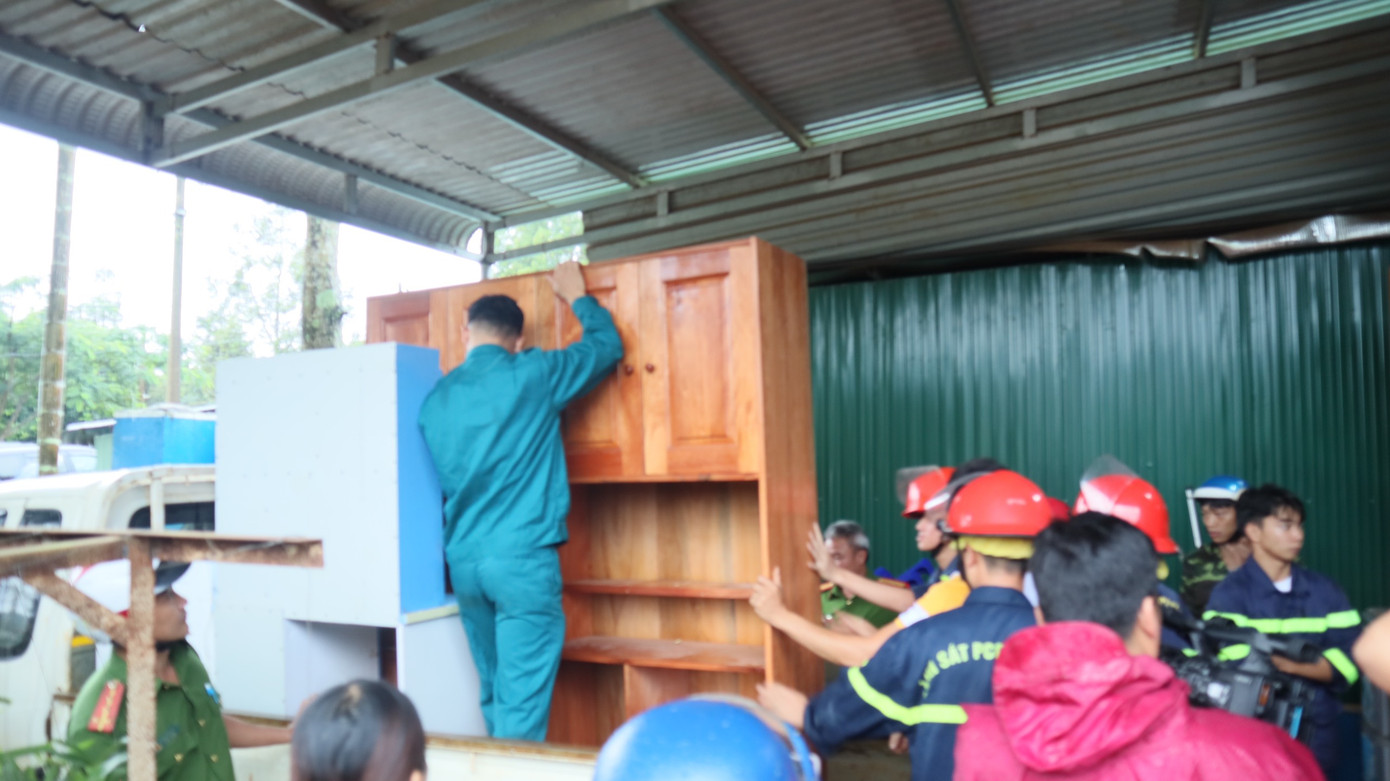 Các đơn vị khẩn trương hỗ trợ người dân di dời tài sản