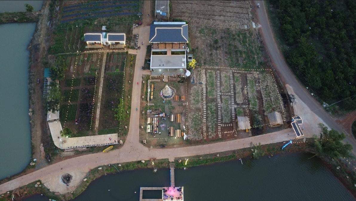 Mới đây, UBND xã Đắk Nia (TP Gia Nghĩa) đã xử phạt 10 triệu đồng đối với trường hợp anh N.N.H. (SN 1992, trú thành phố này) chủ cơ sở Nông trại Phượng Vân vì đã có hành vi xây dựng trái phép trên đất nông nghiệp.