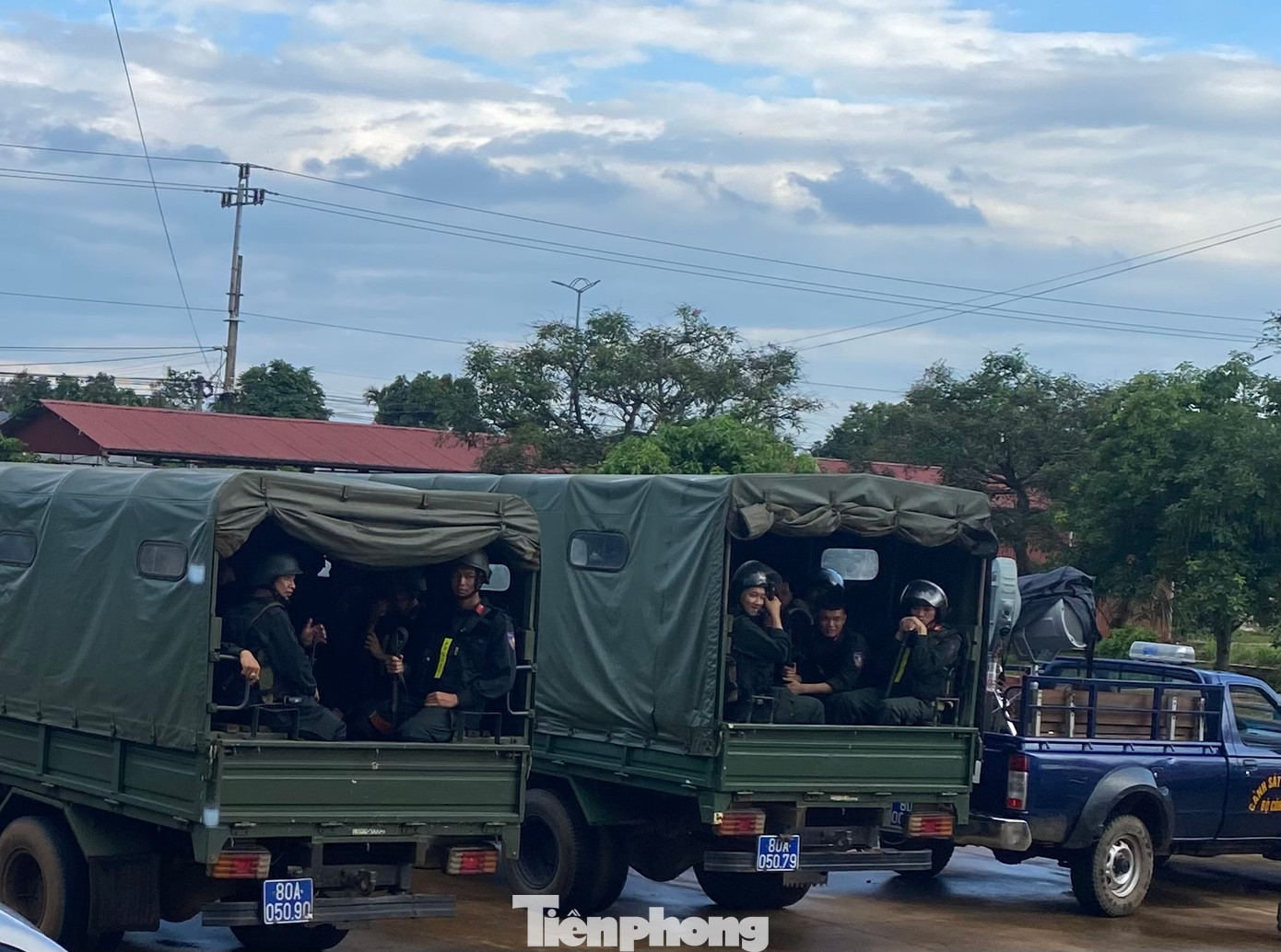 Lực lượng công an tiến hành truy bắt đối tượng