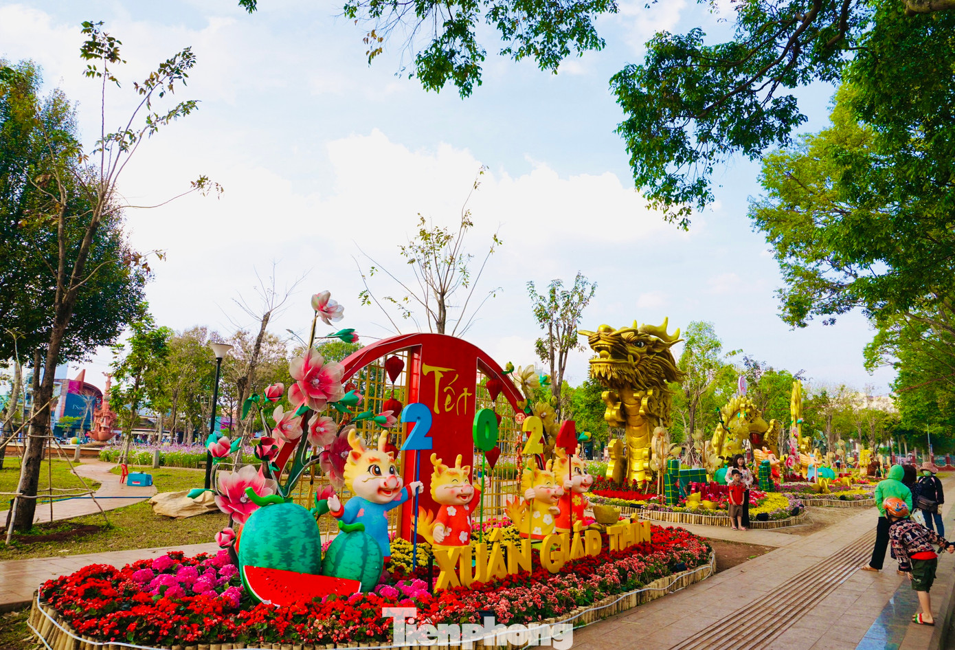 Linh vật rồng Đắk Lắk được đặt tại Hoa viên TP Buôn Ma Thuột.