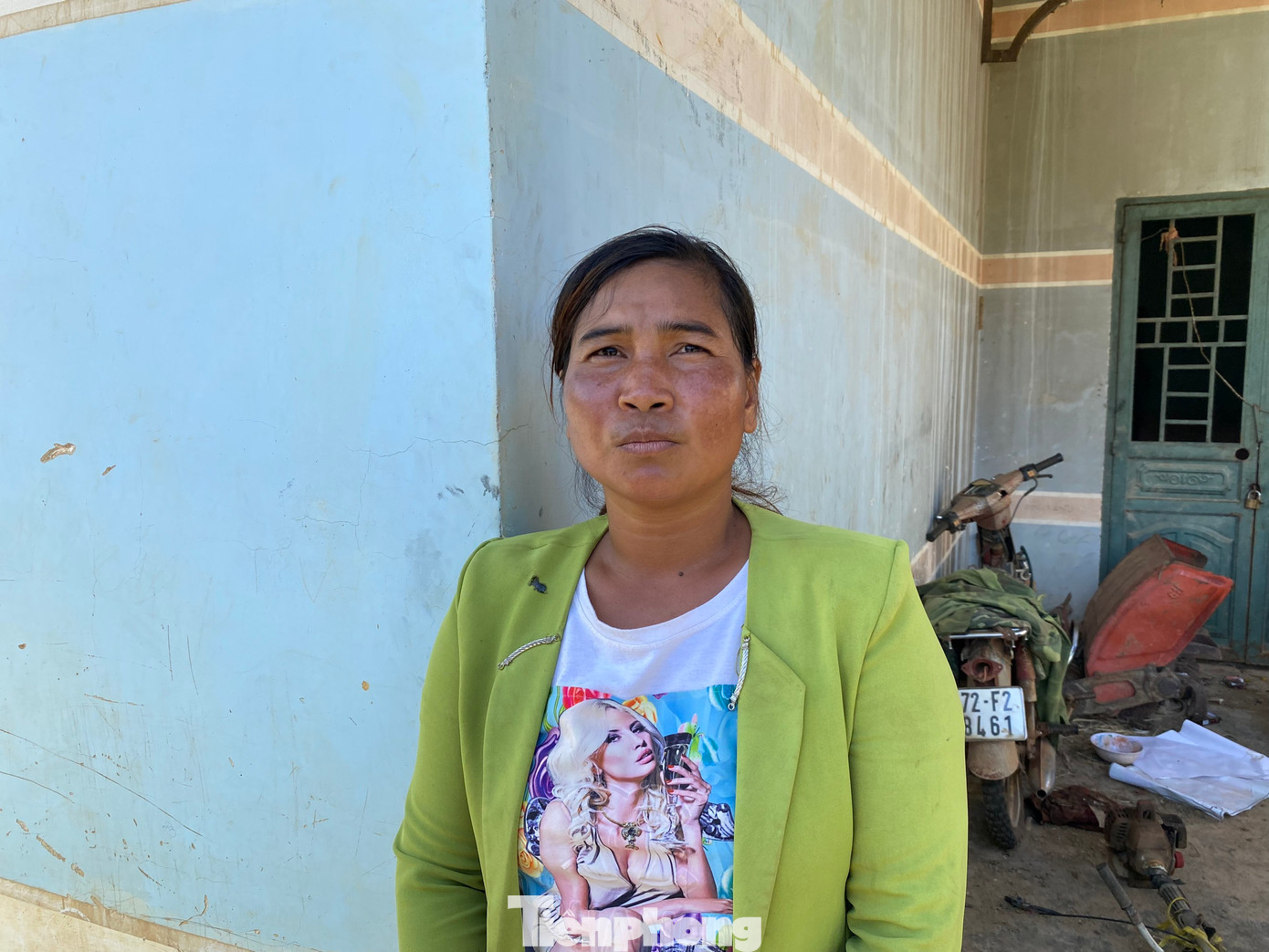 Bà H'Lưng Bkrông cảm ơn lực lượng chức năng đã giải cứu con trai an toàn