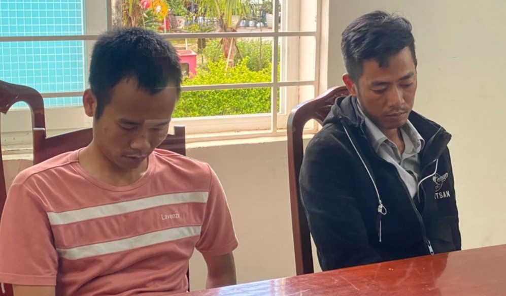 Thực và Tùng tại Cơ quan Công an