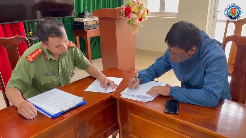 H. làm việc với cơ quan công an