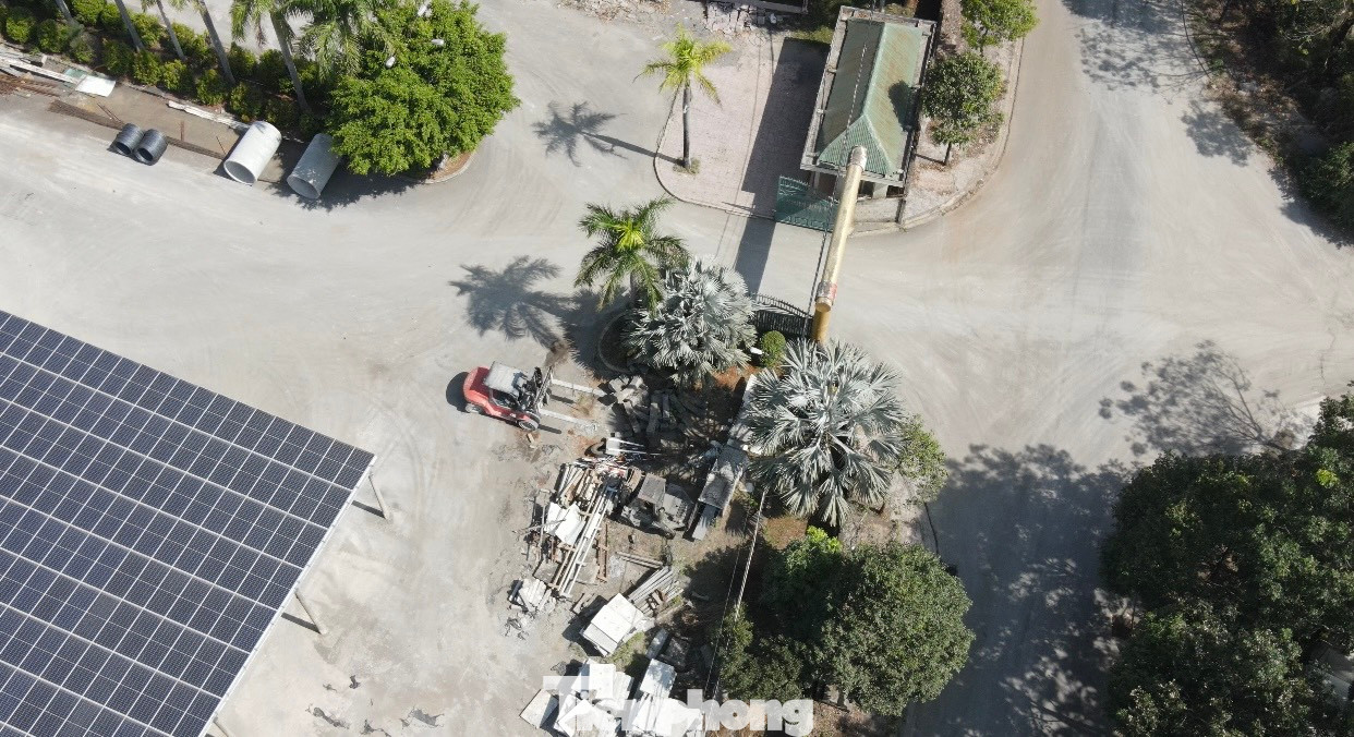 Các hộp cống vuông, ống cống được cẩu vào khuôn viên doanh nghiệp này Các hộp cống vuông, ống cống được cẩu vào khuôn viên doanh nghiệp này