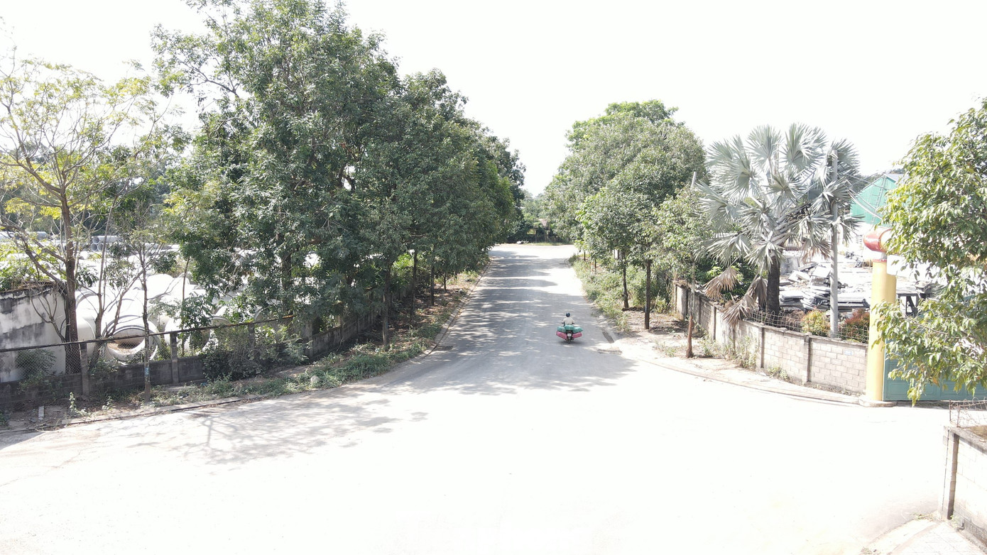 Đá, bụi bẩn ở trên đường đã được thu dọn Đá, bụi bẩn ở trên đường đã được thu dọn